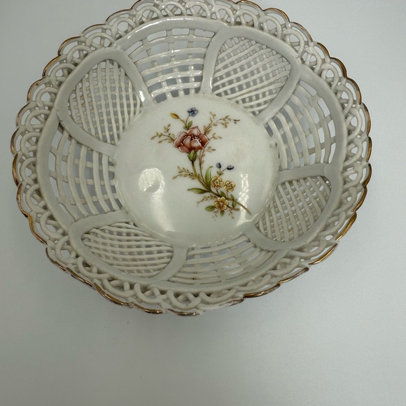 Vintage Floral Reticulated Basket Weave Trinket Dish/Bowl - Picture 2 of 10